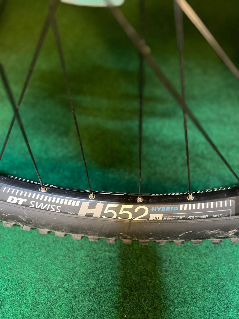Prodám trailové kolo Saracen Ariel 30 Elite 2025