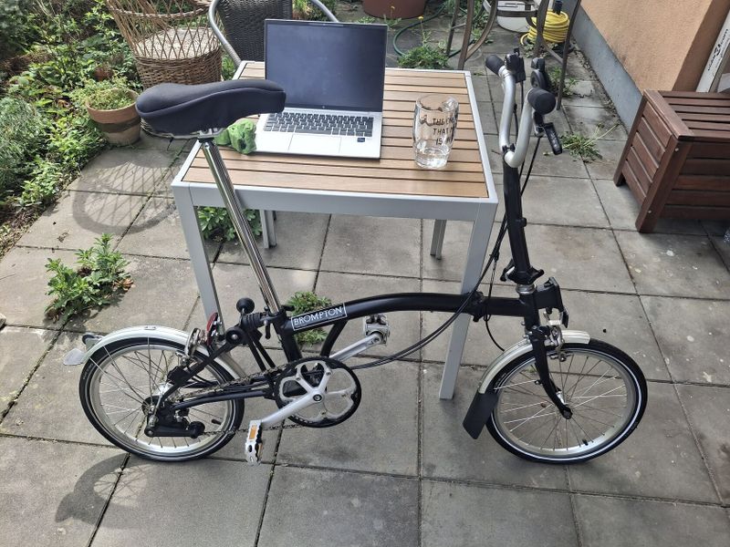 Skládací kolo Brompton C Line jednobarevné black edice