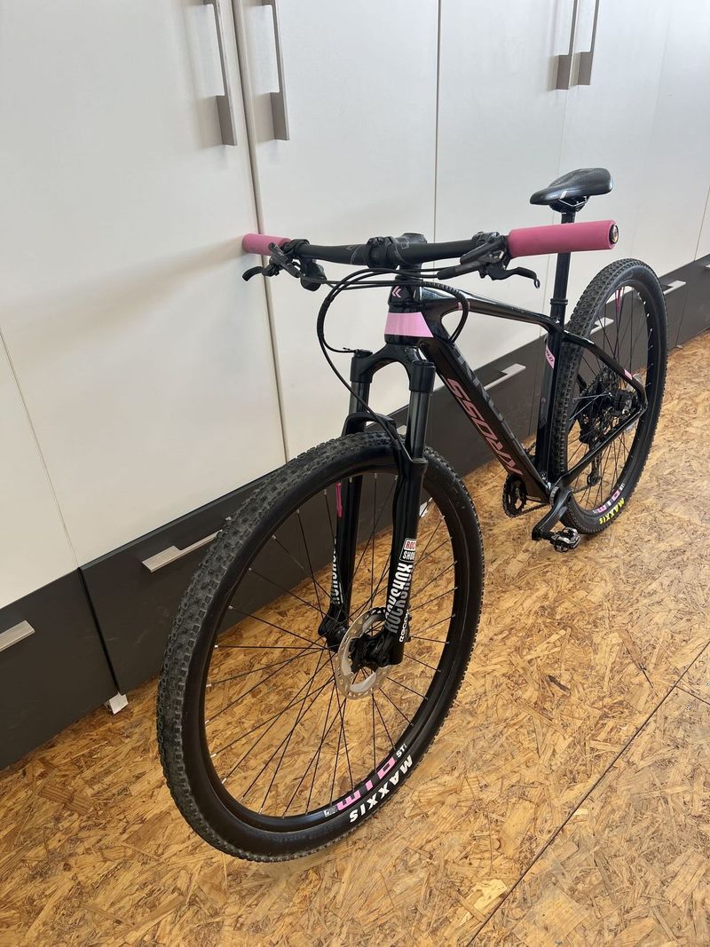 Kross level 10.0 lady