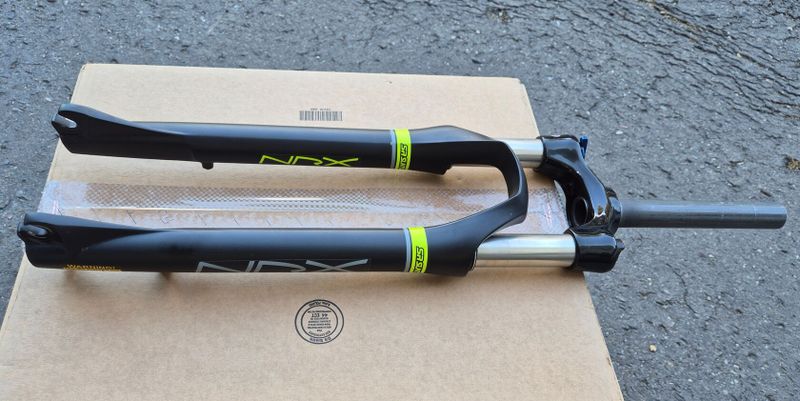 Trekking/cross vidlice Suntour NRX