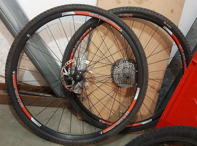 Superior SUP XP969 + sada kol v ceně, 10,65kg s pedály