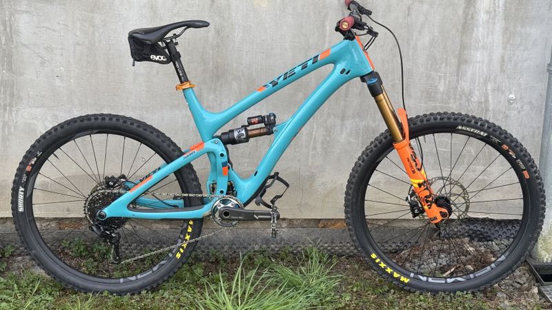 Rezervovaný do 15.6.2025 !!! YETI SB6 Carbon 27,5" SRAM XX1/GX, 2018 vel. M, perfekni stav !