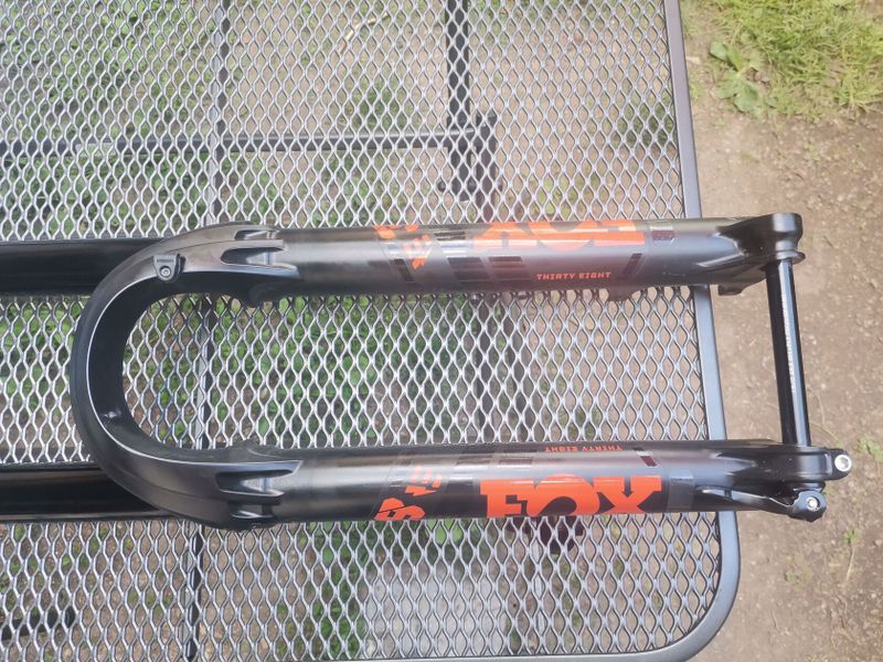 Fox 38 Performance 180 mm 29"