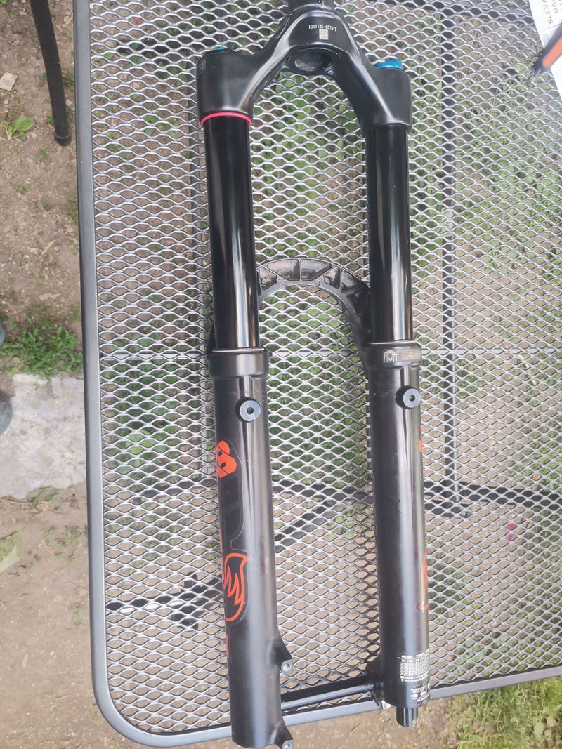 Fox 38 Performance 180 mm 29"