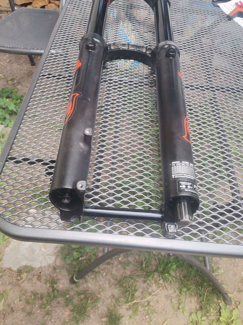 Fox 38 Performance 180 mm 29"