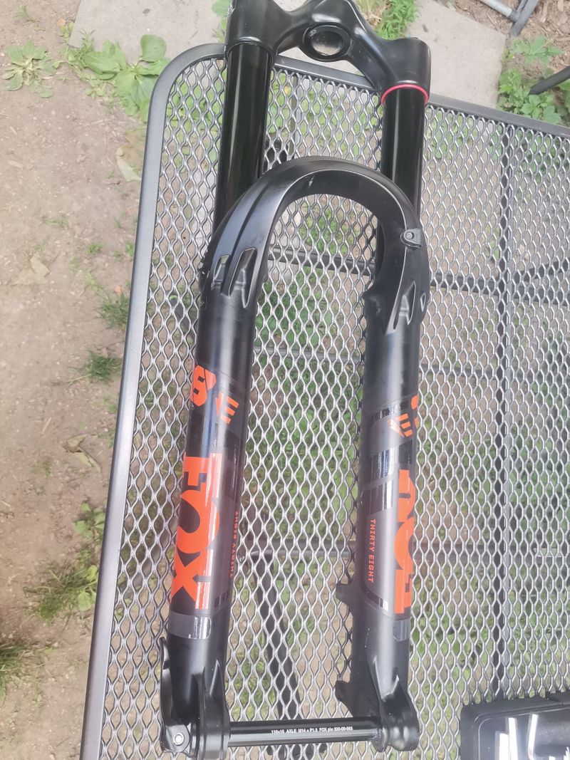 Fox 38 Performance 180 mm 29"
