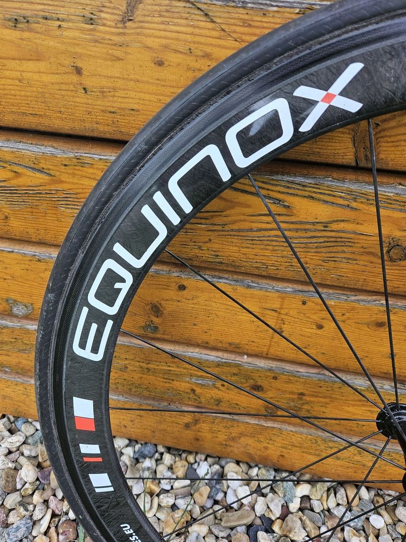 Equinox karbonové galuskové ráfky 50mm