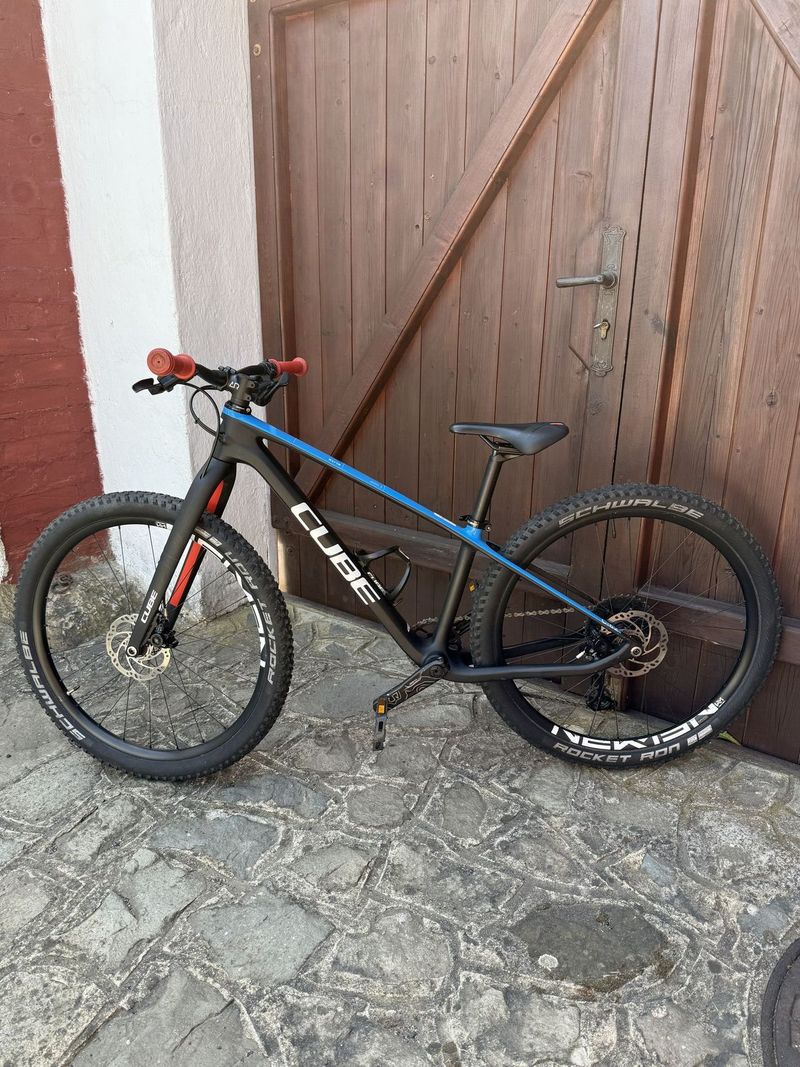 Cube Elite 240 C:62 carbon'n'blue'n'red
