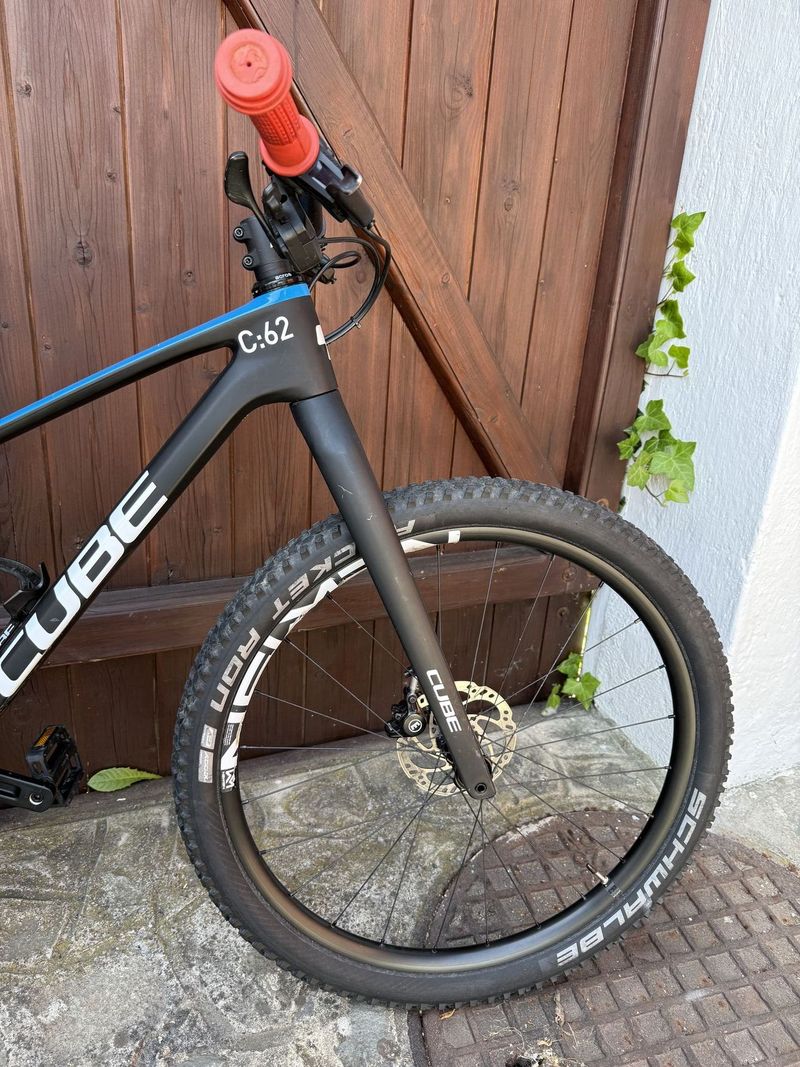 Cube Elite 240 C:62 carbon'n'blue'n'red