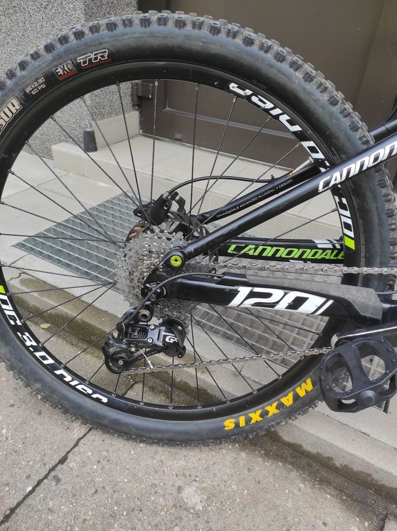 Cannondale (L) celoodpružené horské kolo 26