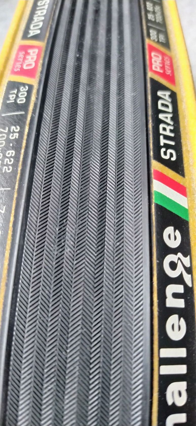 Pláště CHALLENGE STRADA Pro 700x25