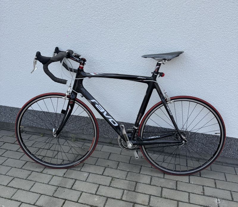 Silniční kolo Ravo Allegro – Karbonový rám