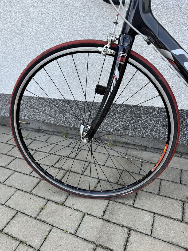 Silniční kolo Ravo Allegro – Karbonový rám