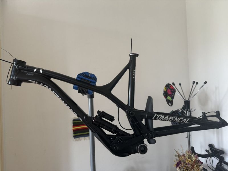 Commencal Supreme SX + Rock Shox Super Deluxe RC3