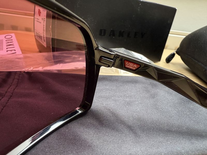 Oakley Sutro Prizm Snow Torch/ Polished Black OO9406-2337