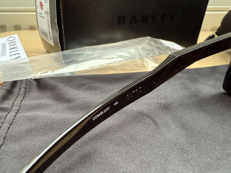 Oakley Sutro Prizm Snow Torch/ Polished Black OO9406-2337