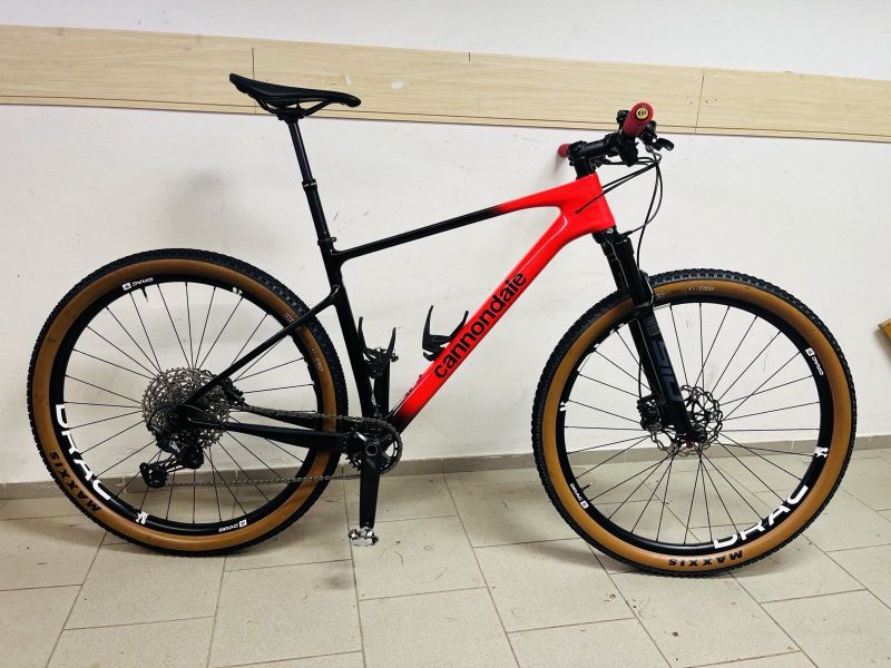 Cannondale Scalpel Carbon 4 (L), karbonové výplety D.R.A.C., teleskopická sedlovka