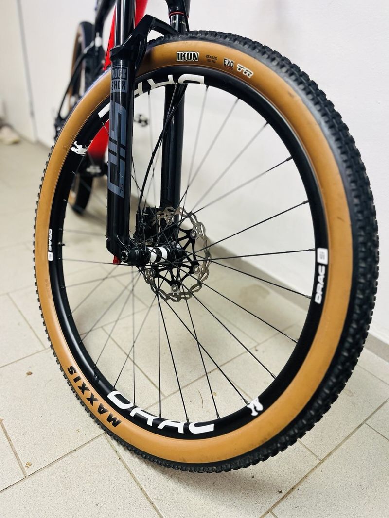 Cannondale Scalpel Carbon 4 (L), karbonové výplety D.R.A.C., teleskopická sedlovka