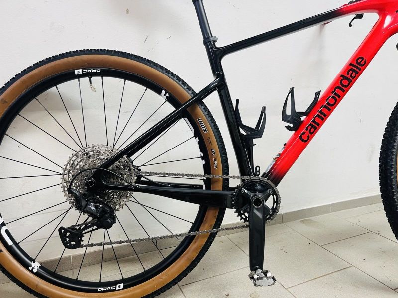 Cannondale Scalpel Carbon 4 (L), karbonové výplety D.R.A.C., teleskopická sedlovka