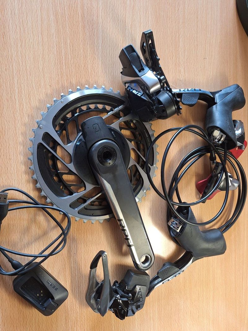 Prodám silniční sadu SRAM RED e-Tap AXS HRD 2x12 wattmetr