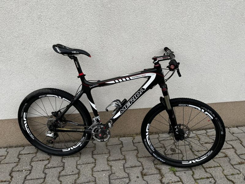 Celo-karbonové horské kolo Merida