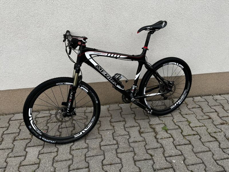 Celo-karbonové horské kolo Merida