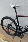 Canyon Ultimate CF SLX Disc 9.0 Di2 – špičkový stav + wattmetr + extra výbava!
