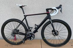 Canyon Ultimate CF SLX Disc 9.0 Di2 – špičkový stav + wattmetr + extra výbava!