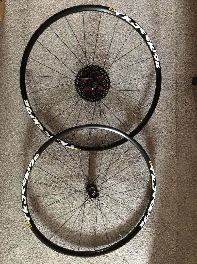 Zapletená kola Mavic CrossRide Lefty