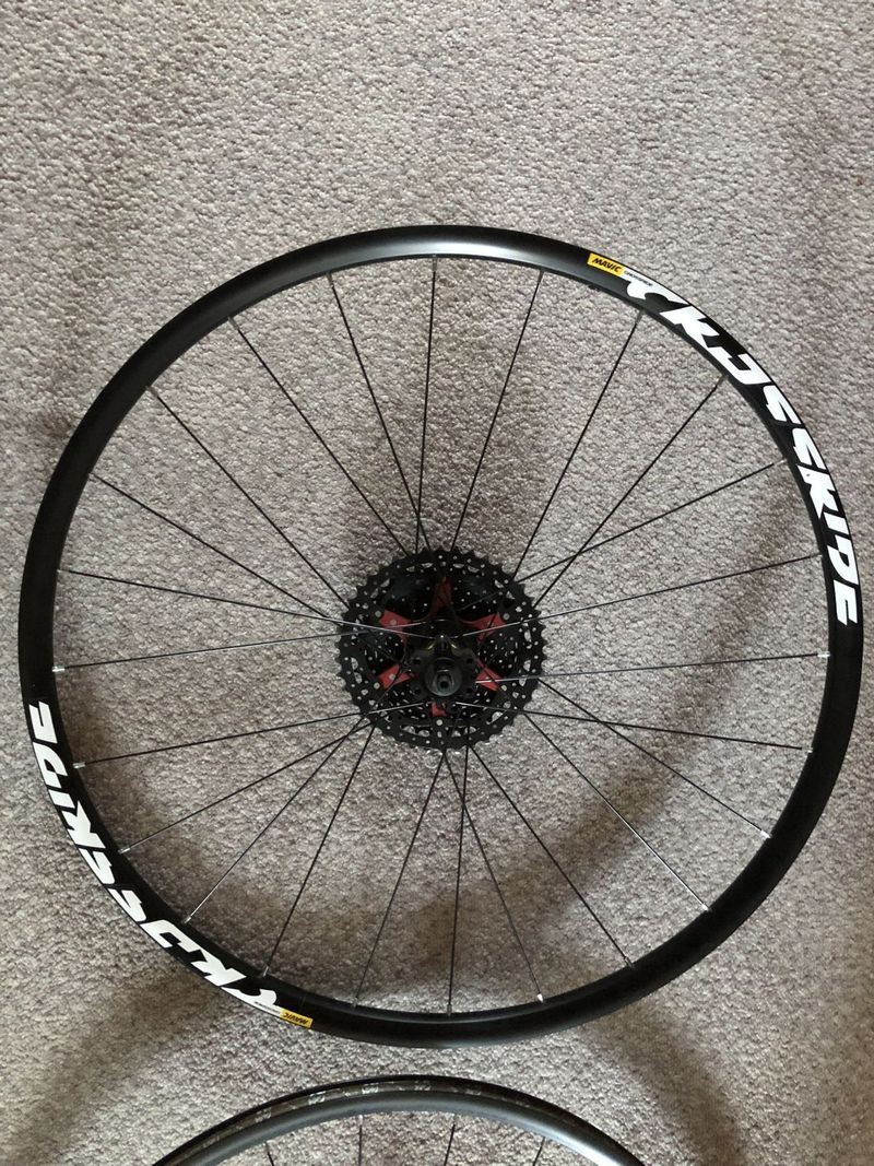 Zapletená kola Mavic CrossRide Lefty