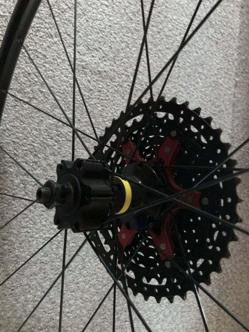 Zapletená kola Mavic CrossRide Lefty