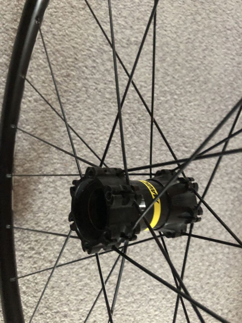 Zapletená kola Mavic CrossRide Lefty