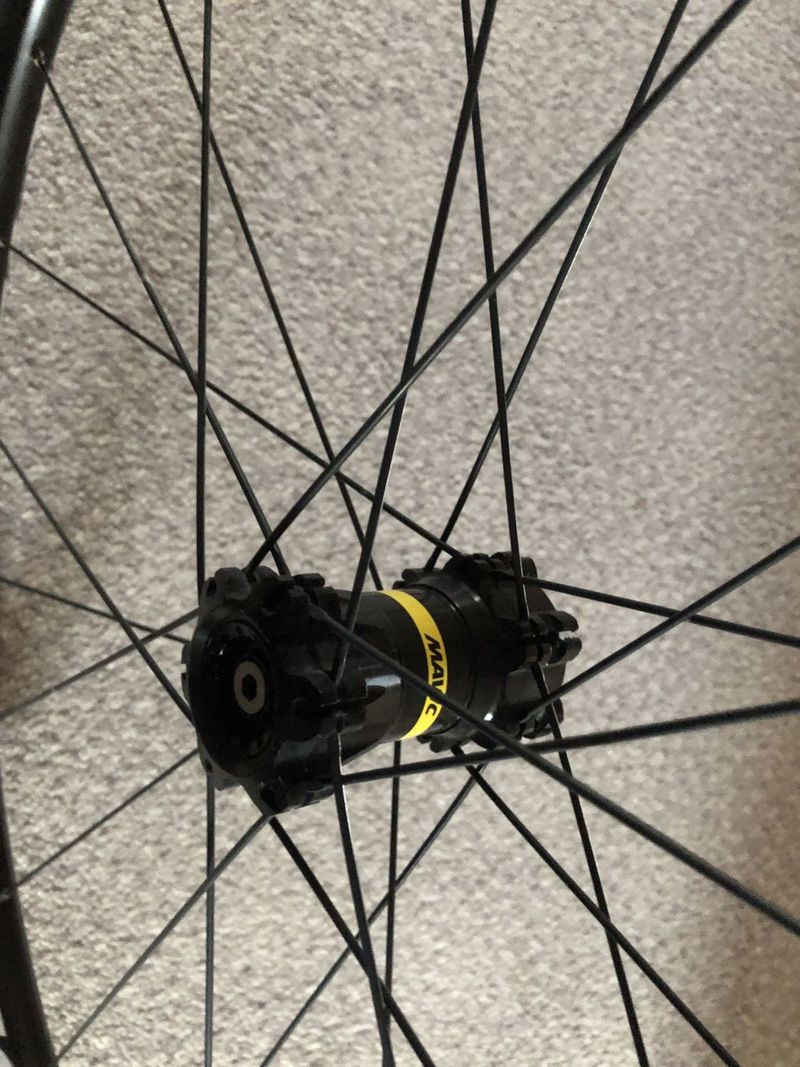 Zapletená kola Mavic CrossRide Lefty