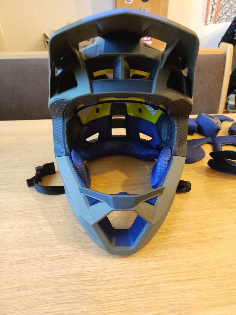 Integrální helma Fox ProFrame F7 