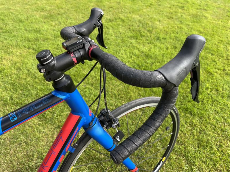 Silnička Haibike – zánovní švihák v top stavu, rok nové komponenty