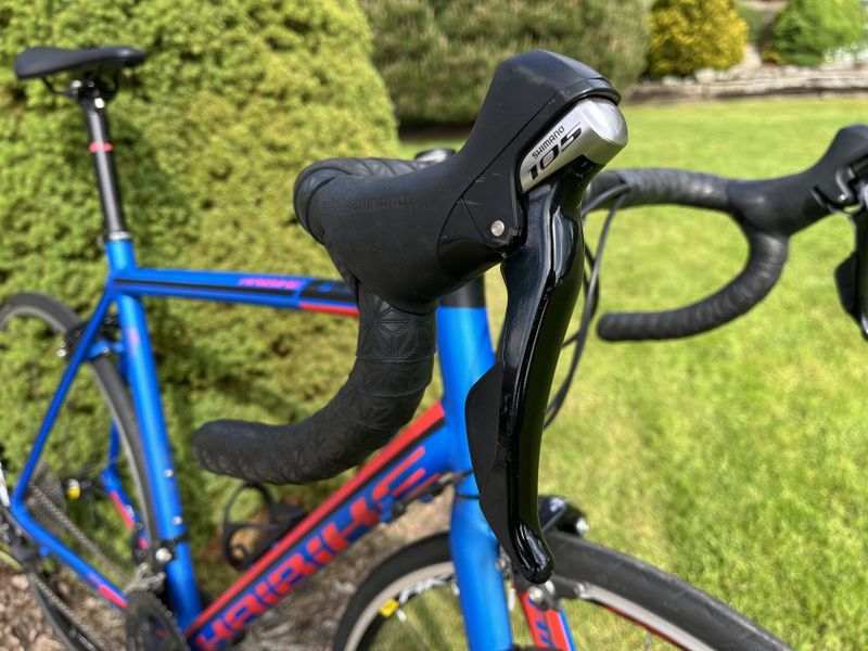 Silnička Haibike – zánovní švihák v top stavu, rok nové komponenty