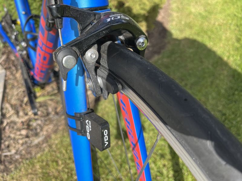 Silnička Haibike – zánovní švihák v top stavu, rok nové komponenty