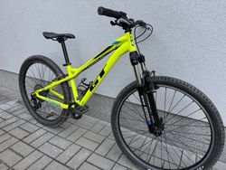 GT Stomper 26, Shimano Deore 10 stupňů, zamykatelná vidlice Suntour