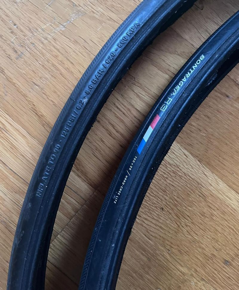 Pláště Bontrager R3 Hard Case Lite 700x25 sada 2ks