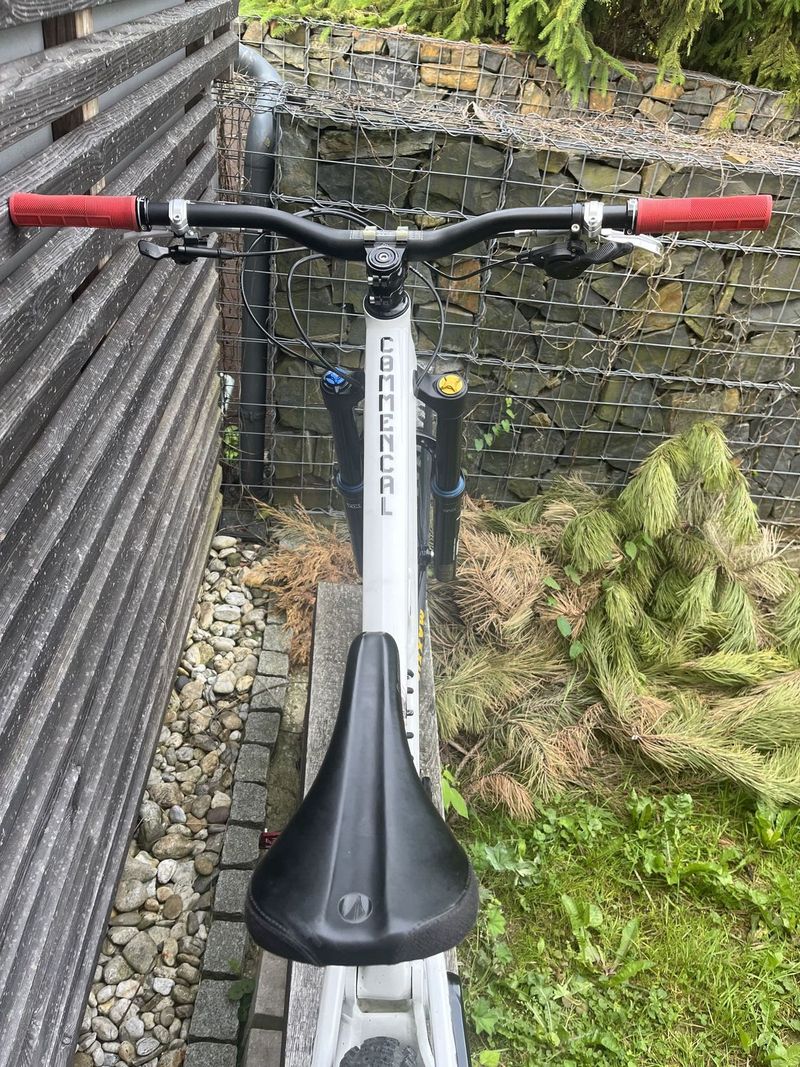 Commencal Clash