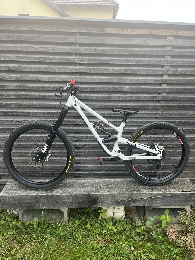 Commencal Clash