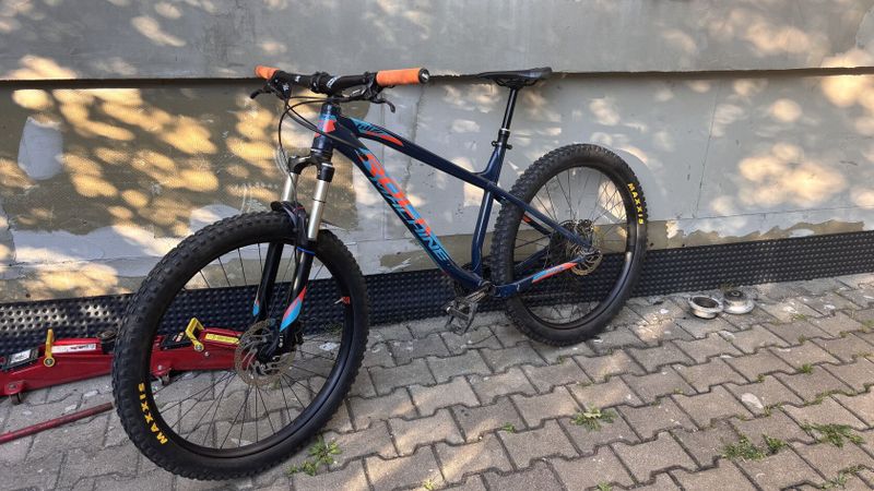 MTB HT trail rock machine blizz 
