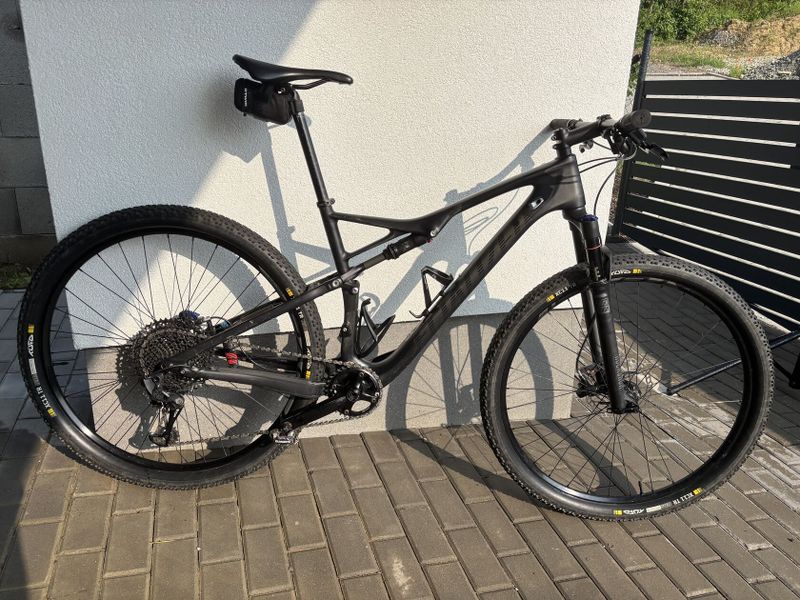 🚵‍♂️ Specialized Epic Comp 2016 – Karbonový celoodpružený XC speciál, vel. L 🚵‍♂️