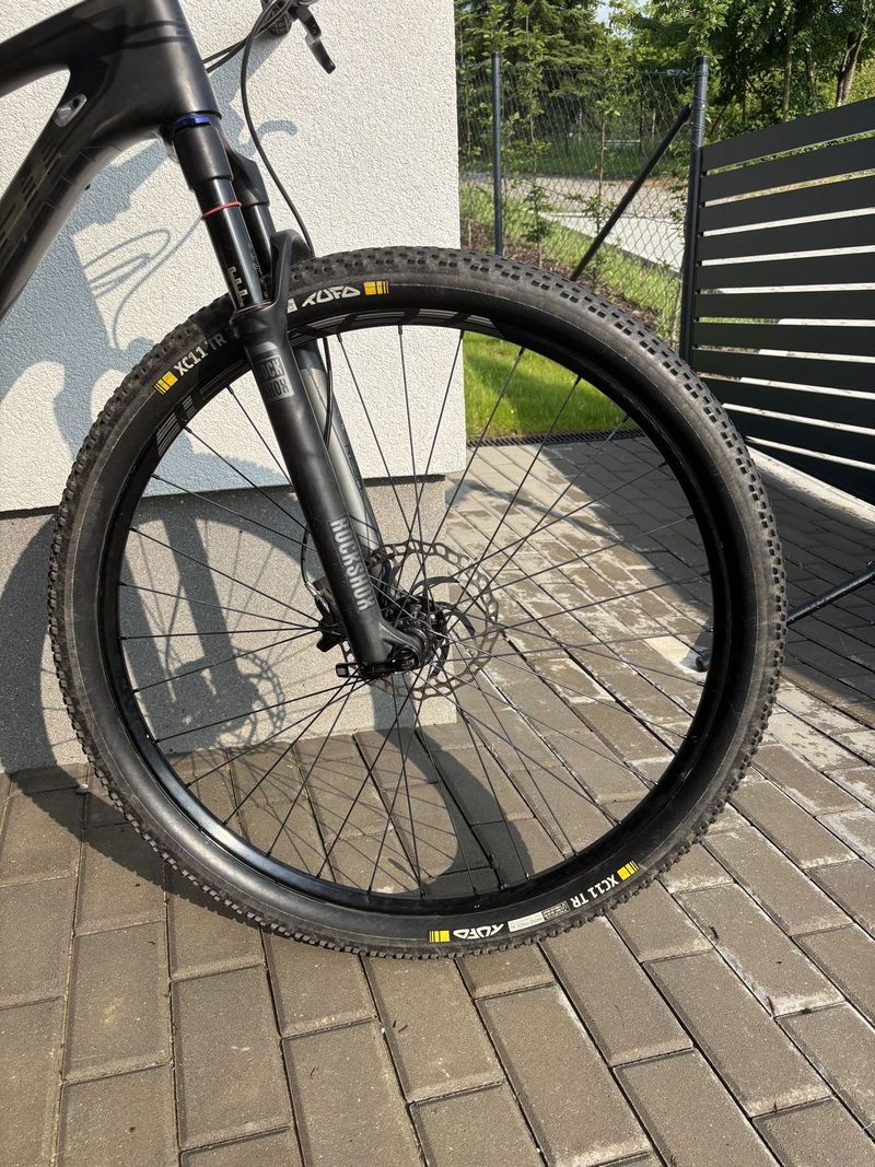🚵‍♂️ Specialized Epic Comp 2016 – Karbonový celoodpružený XC speciál, vel. L 🚵‍♂️