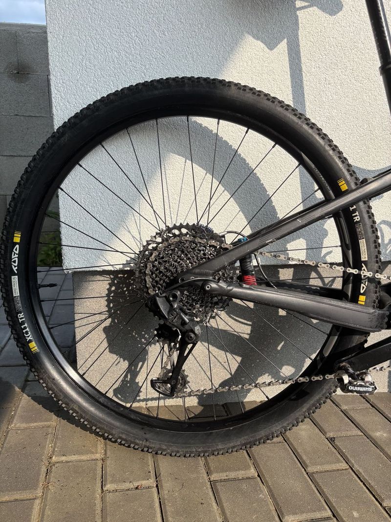 🚵‍♂️ Specialized Epic Comp 2016 – Karbonový celoodpružený XC speciál, vel. L 🚵‍♂️