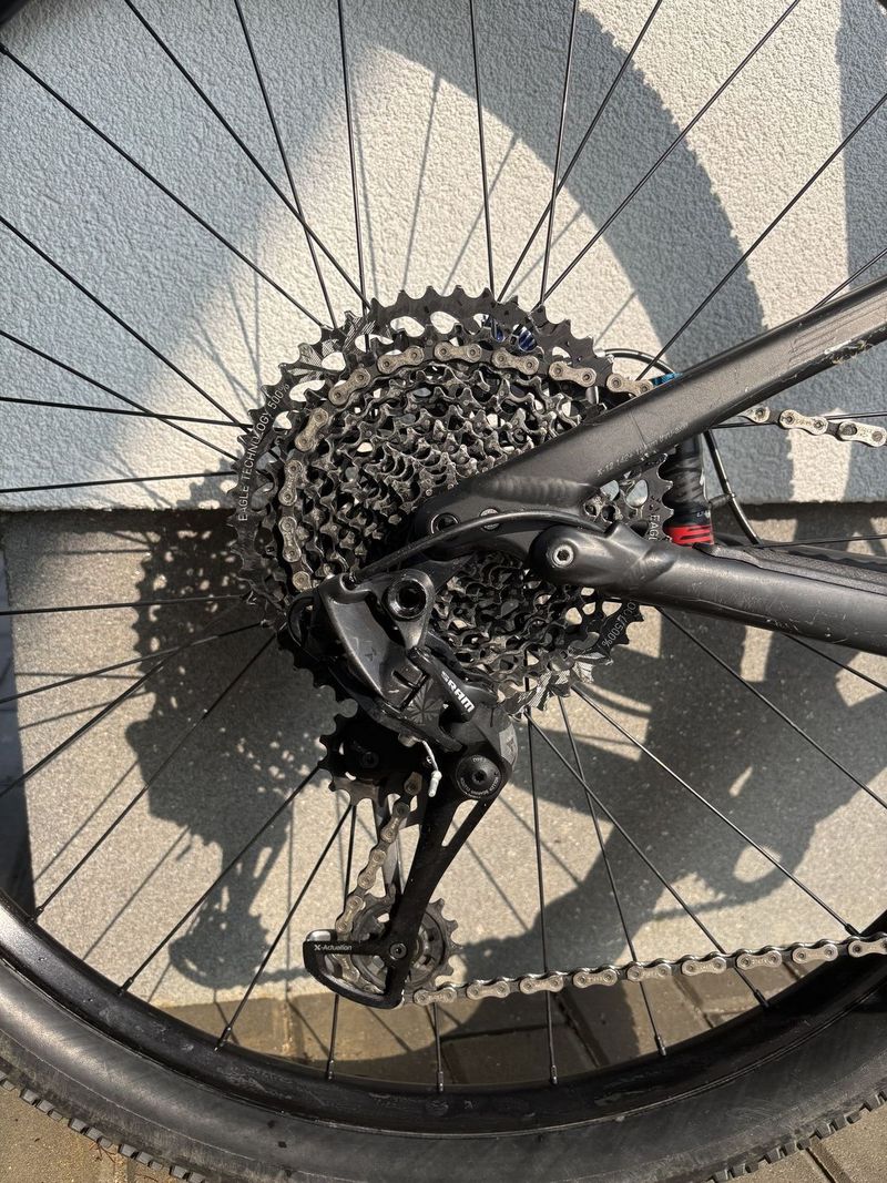 🚵‍♂️ Specialized Epic Comp 2016 – Karbonový celoodpružený XC speciál, vel. L 🚵‍♂️