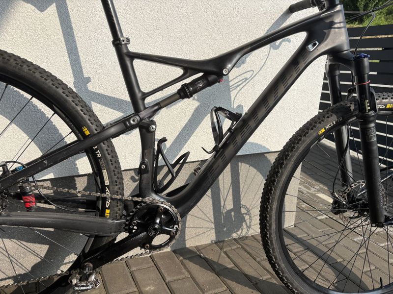🚵‍♂️ Specialized Epic Comp 2016 – Karbonový celoodpružený XC speciál, vel. L 🚵‍♂️