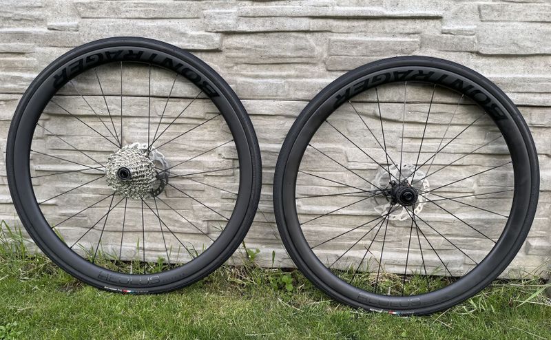Silniční kola Bontrager Aeolus ELITE 35, karbon OCLV, pro kotoučové brzdy, Tubeless Ready (TLR)