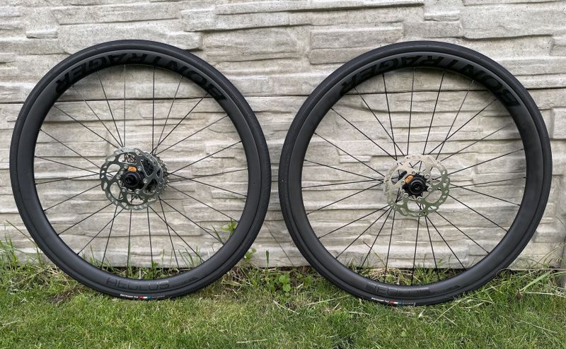 Silniční kola Bontrager Aeolus ELITE 35, karbon OCLV, pro kotoučové brzdy, Tubeless Ready (TLR)
