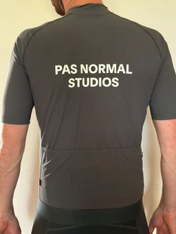 pánské cyklistické šortky bibsy + pánský cyklistický dres Pas Normal Studios ve vel. XL 